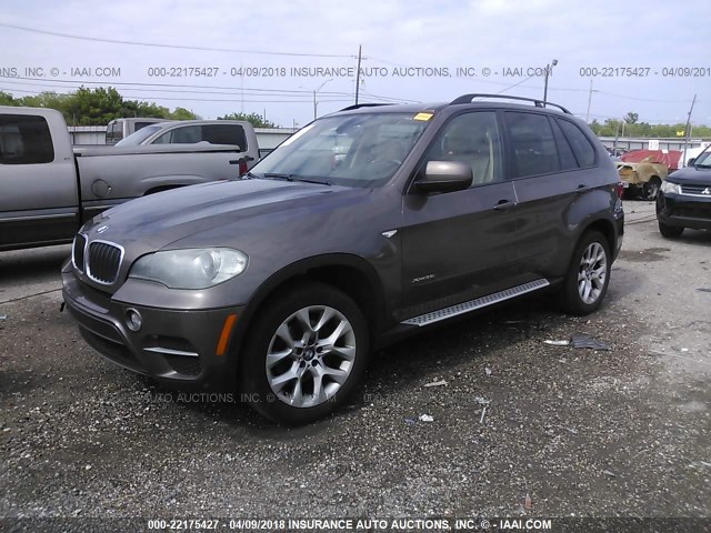 5UXZV4C53BL412792 - 2011 BMW X5 XDRIVE35I GRAY photo 2