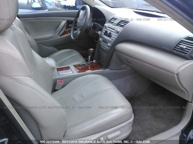 4T1BF3EK2BU119548 - 2011 TOYOTA CAMRY SE/LE/XLE BLACK photo 5