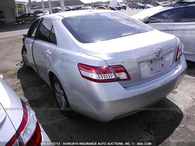 4T1BF3EK3BU600375 - 2011 TOYOTA CAMRY SE/LE/XLE SILVER photo 3