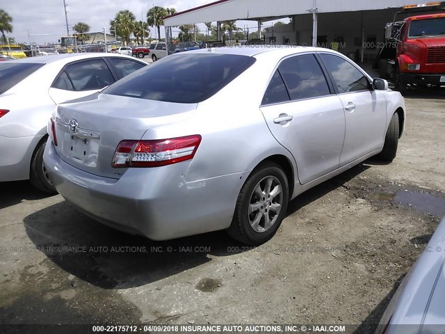 4T1BF3EK3BU600375 - 2011 TOYOTA CAMRY SE/LE/XLE SILVER photo 4