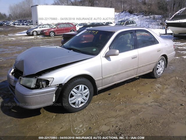 4T1BG22K1YU967697 - 2000 TOYOTA CAMRY CE/LE/XLE SILVER photo 2