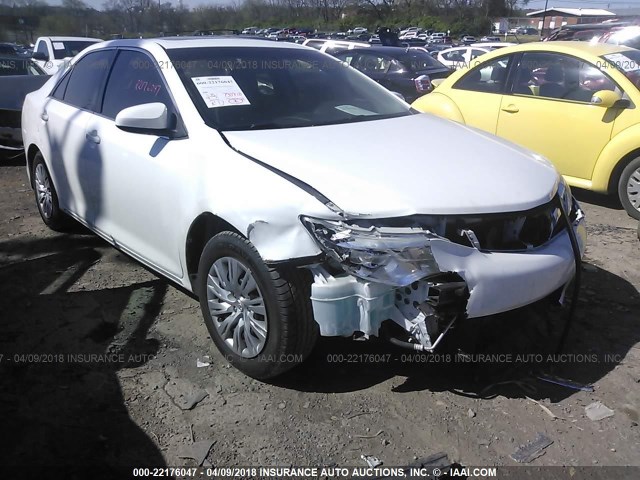 4T1BF1FKXCU115722 - 2012 TOYOTA CAMRY SE/LE/XLE WHITE photo 1