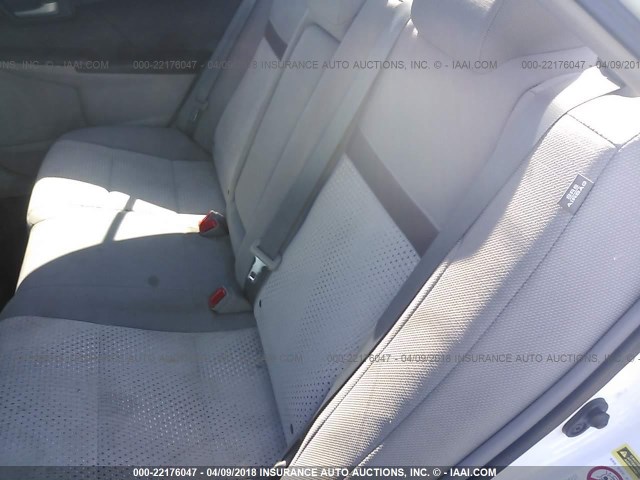 4T1BF1FKXCU115722 - 2012 TOYOTA CAMRY SE/LE/XLE WHITE photo 8