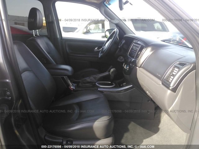 4F2CZ96186KM24918 - 2006 MAZDA TRIBUTE S GRAY photo 5