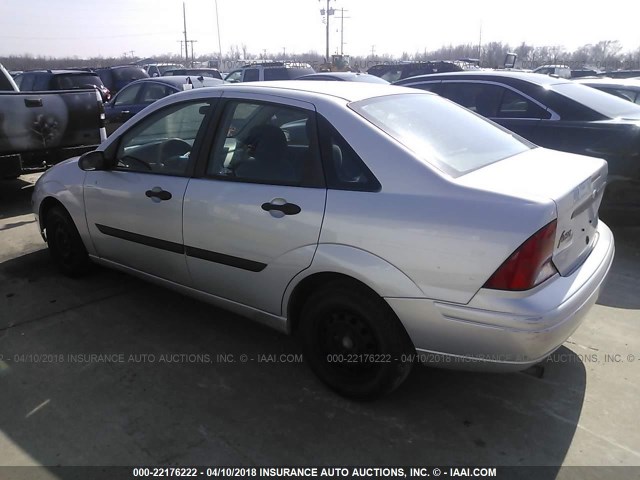 1FAFP33P72W302679 - 2002 FORD FOCUS LX SILVER photo 3