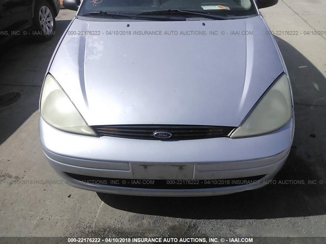 1FAFP33P72W302679 - 2002 FORD FOCUS LX SILVER photo 6