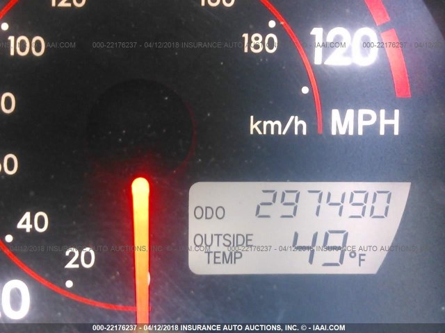 2T1KR32E88C702416 - 2008 TOYOTA COROLLA MATRIX XR WHITE photo 7