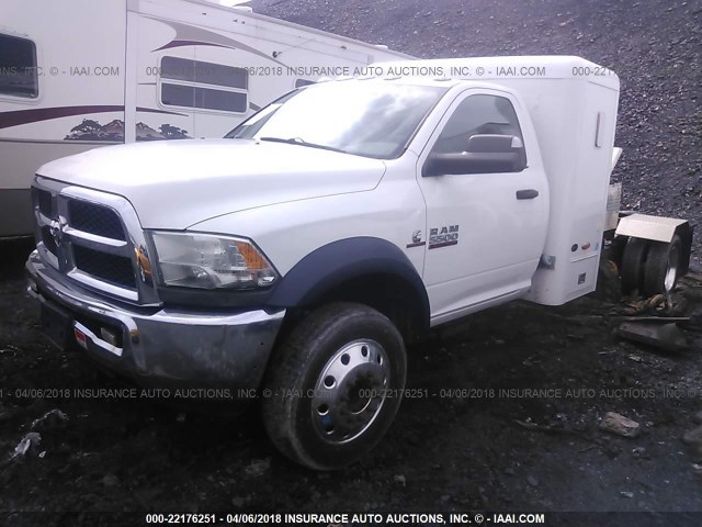 3C7WRMDL7DG514329 - 2013 RAM 5500 WHITE photo 2