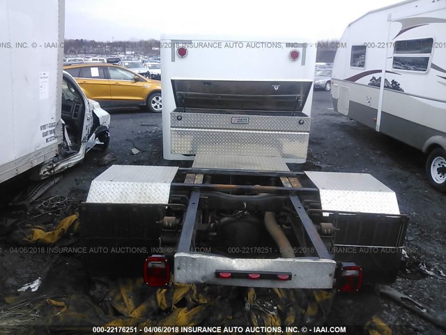 3C7WRMDL7DG514329 - 2013 RAM 5500 WHITE photo 8