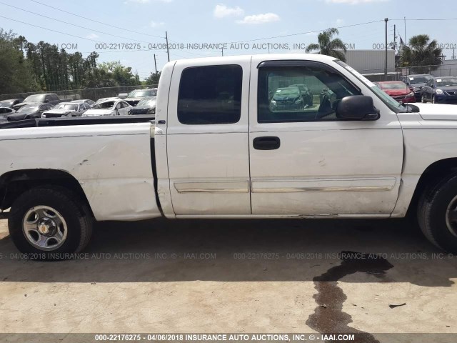 2GCEC19T741245193 - 2004 CHEVROLET SILVERADO C1500 WHITE photo 6