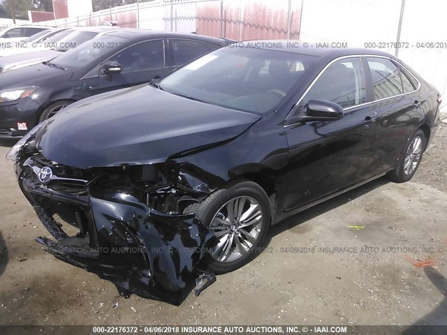 4T1BF1FK0HU804613 - 2017 TOYOTA CAMRY LE/XLE/SE/XSE BLACK photo 2
