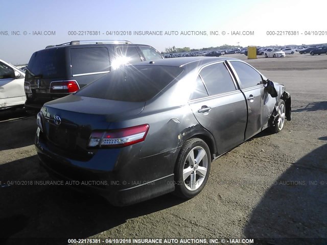 4T1BF3EK4BU727510 - 2011 TOYOTA CAMRY SE/LE/XLE GRAY photo 4