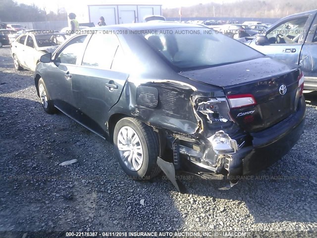 4T4BF1FK9ER414661 - 2014 TOYOTA CAMRY L/SE/LE/XLE ნაცრისფერი ფოტო 3