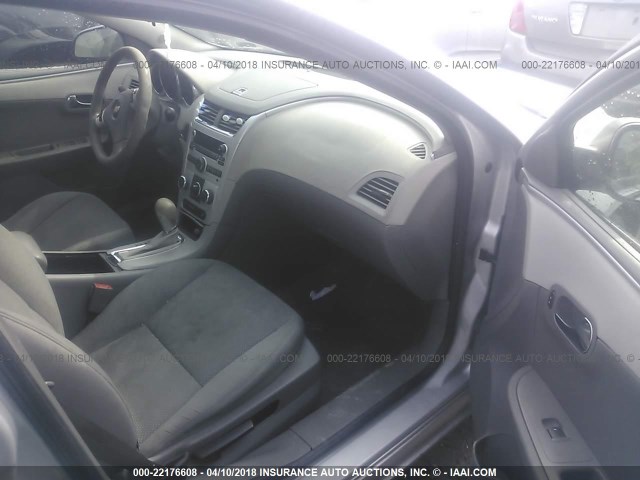 1G1ZB5EB7AF296134 - 2010 CHEVROLET MALIBU LS 银色 照片 5