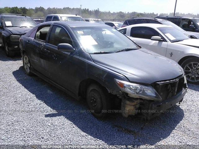 4T1BF3EK0BU210589 - 2011 TOYOTA CAMRY SE/LE/XLE GRAY photo 1