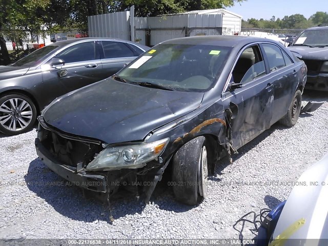 4T1BF3EK0BU210589 - 2011 TOYOTA CAMRY SE/LE/XLE GRAY photo 2