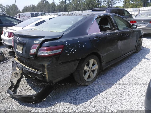 4T1BF3EK0BU210589 - 2011 TOYOTA CAMRY SE/LE/XLE GRAY photo 4