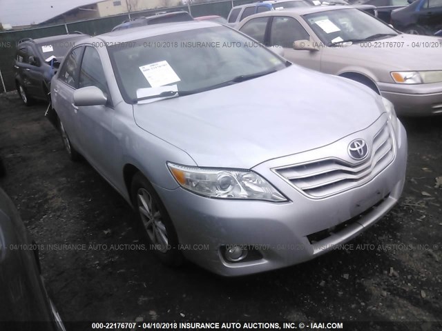 4T1BK3EK7BU630717 - 2011 TOYOTA CAMRY SE/LE/XLE Күміс фото 1