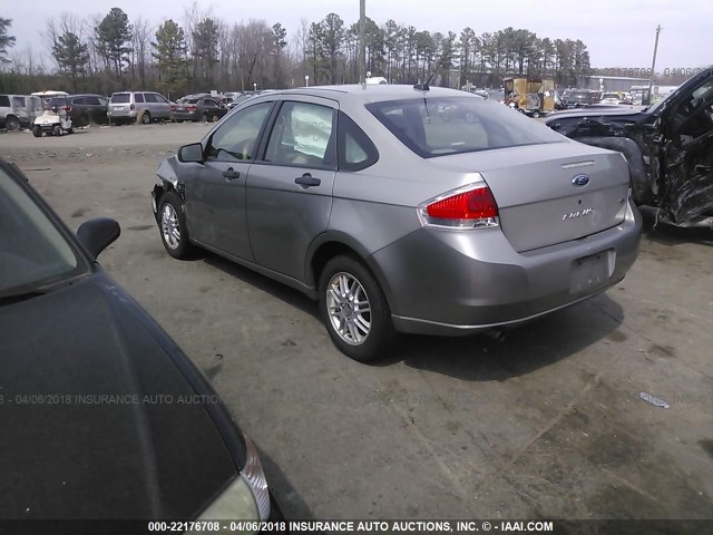 1FAHP35N68W252757 - 2008 FORD FOCUS SE/SEL/SES GRAY photo 3