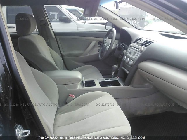 4T1BF3EK1BU125339 - 2011 TOYOTA CAMRY SE/LE/XLE Черный фото 5