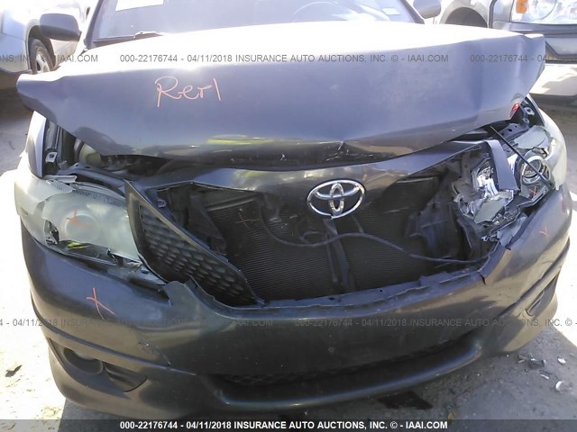 4T1BF3EK1AU575071 - 2010 TOYOTA CAMRY SE/LE/XLE 灰色 照片 6