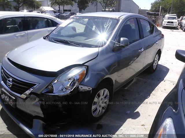 3N1CN7AP7CL845201 - 2012 NISSAN VERSA S/SV/SL 灰色 照片 2
