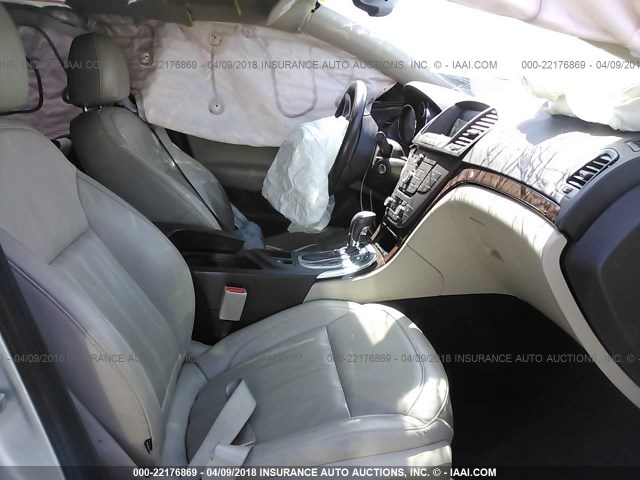 2G4GR5ER6D9168077 - 2013 BUICK REGAL SILVER photo 5