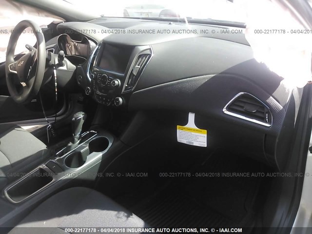 3G1BE6SM2JS554009 - 2018 CHEVROLET CRUZE LT SILVER photo 5