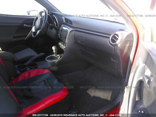 JTKJF5C70GJ020822 - 2016 TOYOTA SCION TC 红色 照片 5