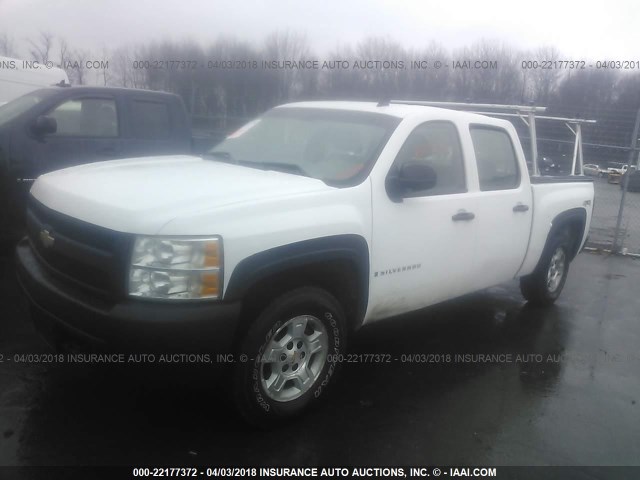 2GCEK13CX71662050 - 2007 CHEVROLET SILVERADO K1500 CREW CAB WHITE photo 2