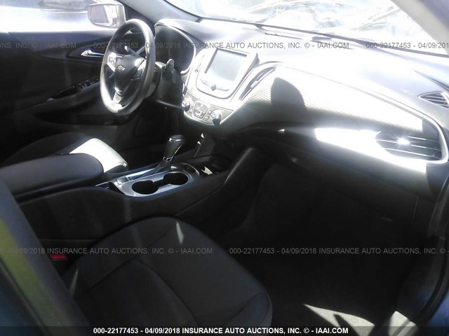 1G1ZB5ST0HF189062 - 2017 CHEVROLET MALIBU LS ნაცრისფერი ფოტო 5