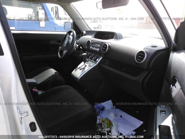 JTLKE50E981053230 - 2008 TOYOTA SCION XB თეთრი ფოტო 5