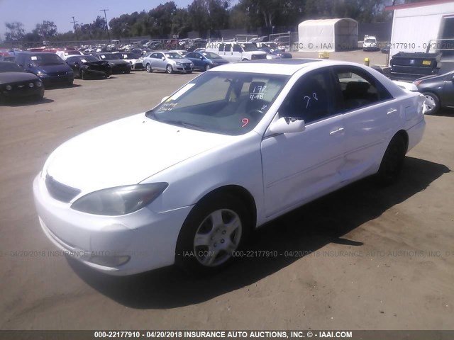 JTDBE32K020056405 - 2002 TOYOTA CAMRY LE/XLE/SE WHITE photo 2