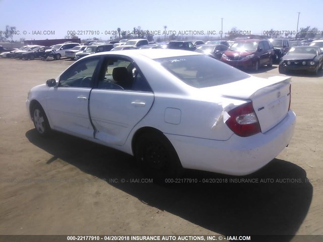 JTDBE32K020056405 - 2002 TOYOTA CAMRY LE/XLE/SE WHITE photo 3