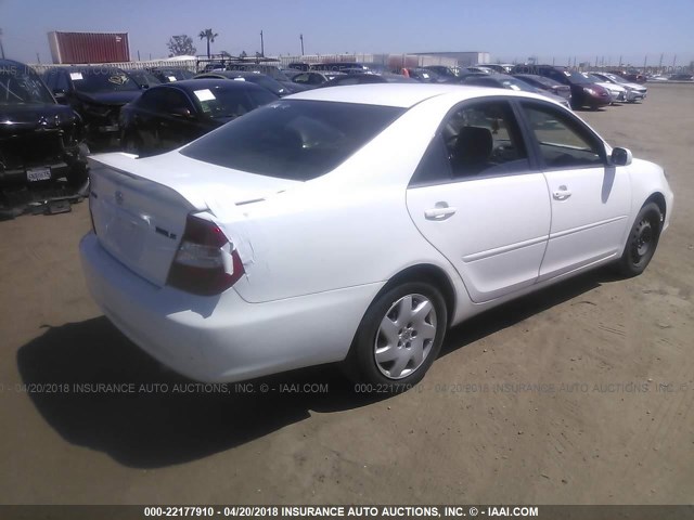 JTDBE32K020056405 - 2002 TOYOTA CAMRY LE/XLE/SE WHITE photo 4