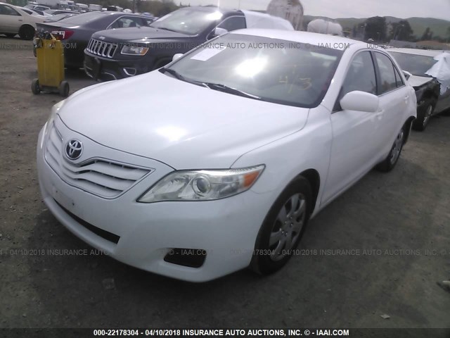 4T1BF3EK4BU725420 - 2011 TOYOTA CAMRY SE/LE/XLE WHITE photo 2