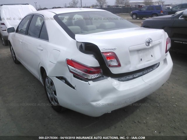 4T1BF3EK4BU725420 - 2011 TOYOTA CAMRY SE/LE/XLE WHITE photo 3