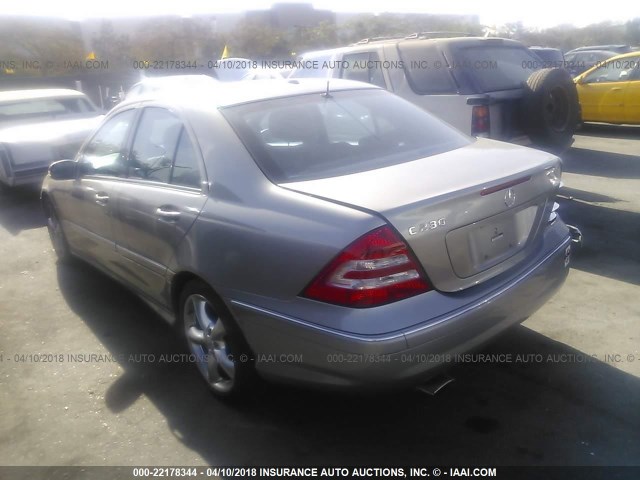 WDBRF52H06F804390 - 2006 MERCEDES-BENZ C GENERATION 2006 230 GRAY photo 3