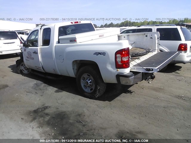 1GC2KVCG9BZ350251 - 2011 CHEVROLET SILVERADO K2500 HEAVY DUTY WHITE photo 3