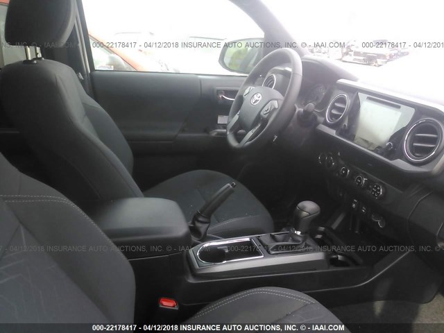 3TMDZ5BNXJM039304 - 2018 TOYOTA TACOMA DBL CAB/SR5/TRD SPORT/OR WHITE photo 5