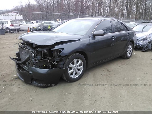 4T1BF3EK2BU190670 - 2011 TOYOTA CAMRY SE/LE/XLE Серый фото 2