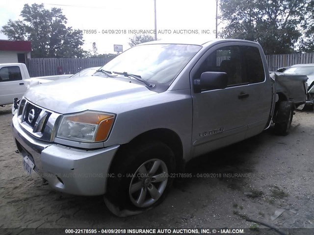 1N6BA06C58N342188 - 2008 NISSAN TITAN XE/SE/LE/PRO-4X SILVER photo 2