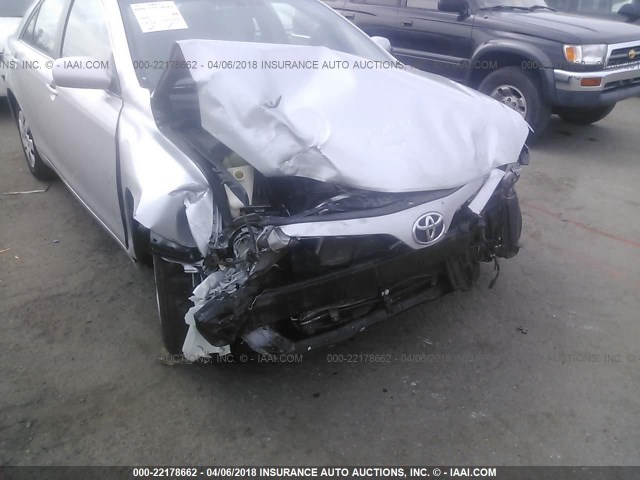 4T1BF3EK1AU018130 - 2010 TOYOTA CAMRY SE/LE/XLE ვერცხლისფერი ფოტო 6