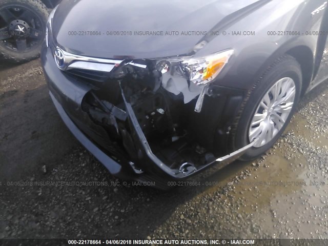 4T1BD1FK4DU064709 - 2013 TOYOTA CAMRY HYBRID/LE/XLE 灰色 照片 6