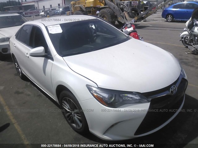 4T1BF1FK9HU382843 - 2017 TOYOTA CAMRY LE/XLE/SE/XSE WHITE photo 1