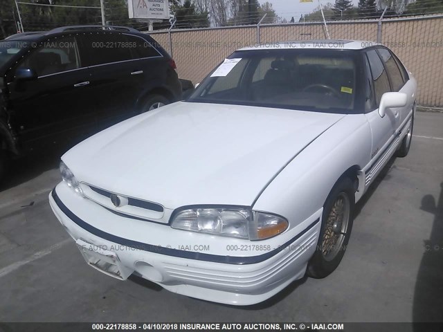 1G2HY5214P1217882 - 1993 PONTIAC BONNEVILLE SSEI WHITE photo 2