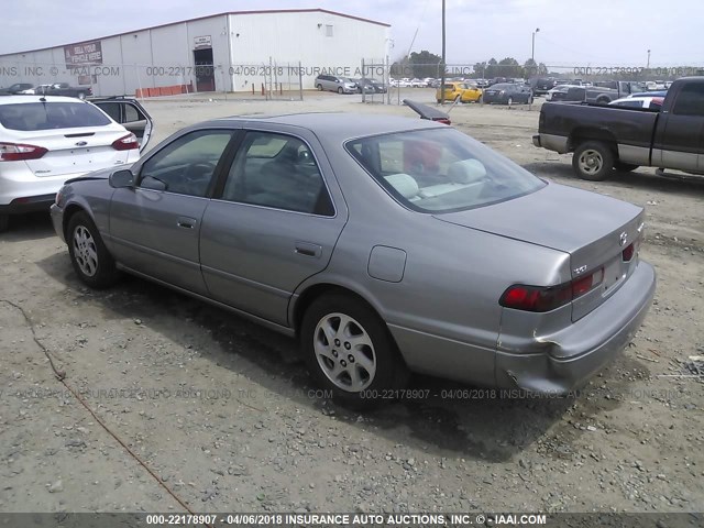 JT2BF28K6X0148178 - 1999 TOYOTA CAMRY LE/XLE SILVER photo 3