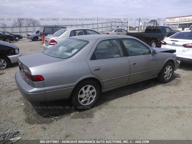 JT2BF28K6X0148178 - 1999 TOYOTA CAMRY LE/XLE SILVER photo 4