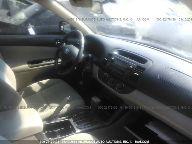 4T1BE32K55U069823 - 2005 TOYOTA CAMRY LE/XLE/SE 绿色 照片 5