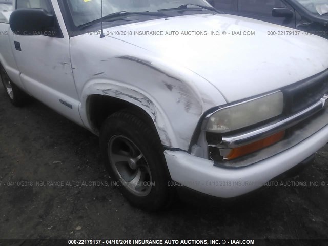 1GCCS14H238237639 - 2003 CHEVROLET S TRUCK S10 WHITE photo 6